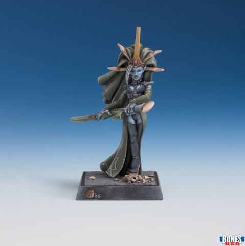 Reaper Mini Legends: RM30246 Dark Elf Priestess